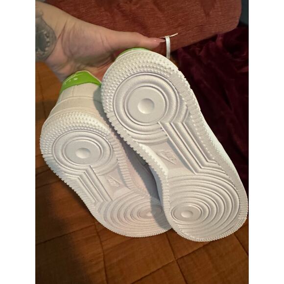 New Nike Air Force 1 - White with Neon Green - Picture 9 of 9